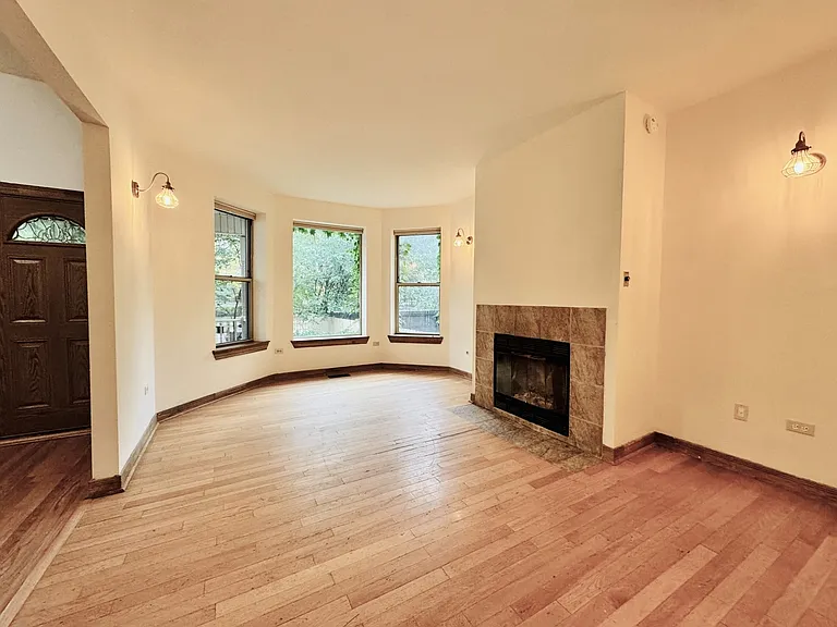 6128 S Kenwood Ave — Photo 3