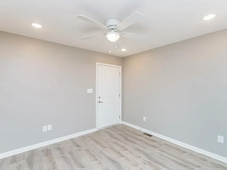 258 E 2nd St #202 — Photo 3