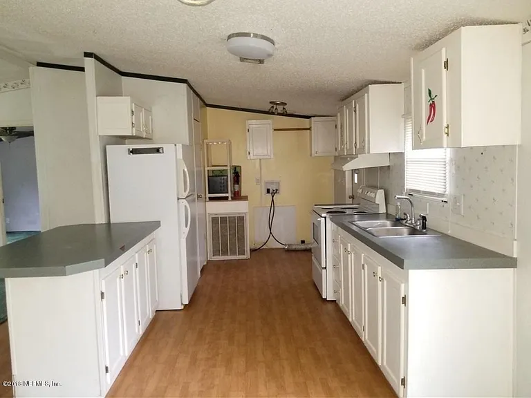 2477 Jasmine Ave — Photo 4