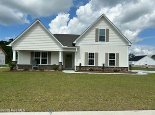 102 Betsy Ross Ln, Newport, NC 28570
