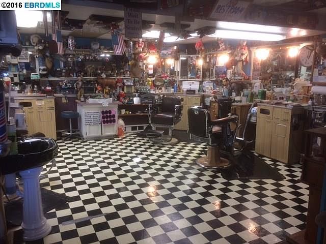 1st image of 727 W 10th St