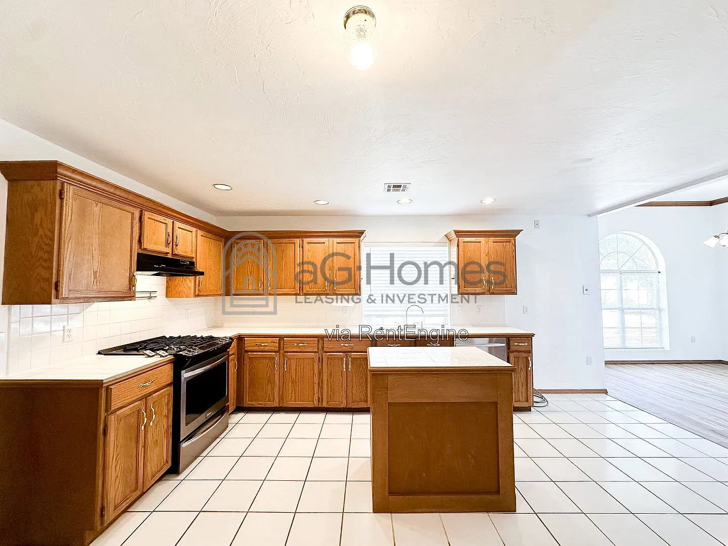 3 bed, 2.0 bath, 2146 sqft, $1,895 — Photo 3