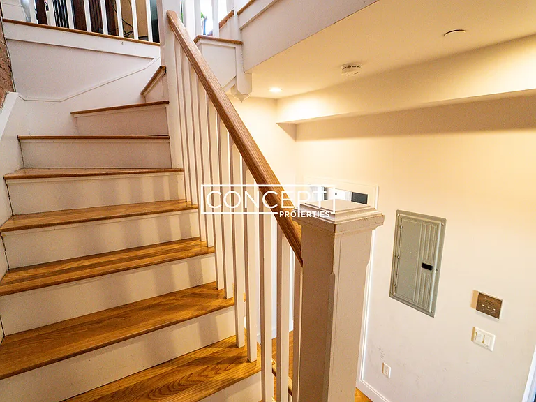 11 Highland Park Ave #Penthouse 2 — Photo 18
