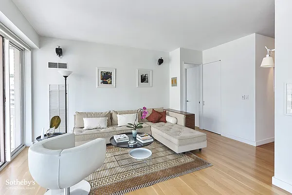 Sold by Sotheby's International Realty | media 8