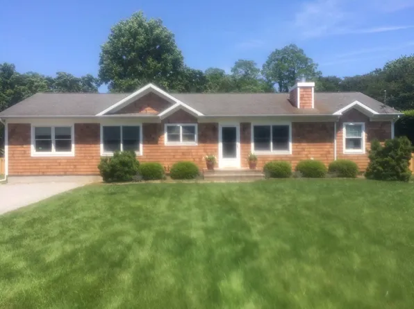 https://photos.zillowstatic.com/fp/4fa0560ed373f199913320095385429a-p_e.webp