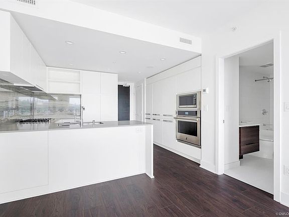 5th image of 450 Westview St #1003