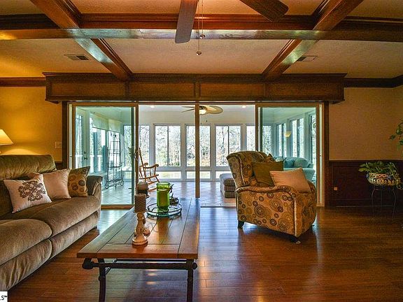5th image of 264 Stone Lake Dr