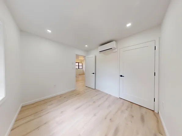 552 East 80th Street image 12 of 25