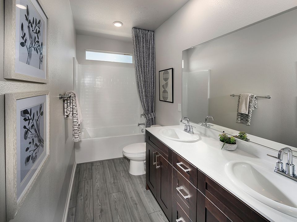 SCA_MagnoliaAtTheFairways_Plan3_Bathroom2_35213BraidPlace_Model