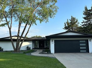 127 Spring Valley Cir, Bloomington, MN 55420