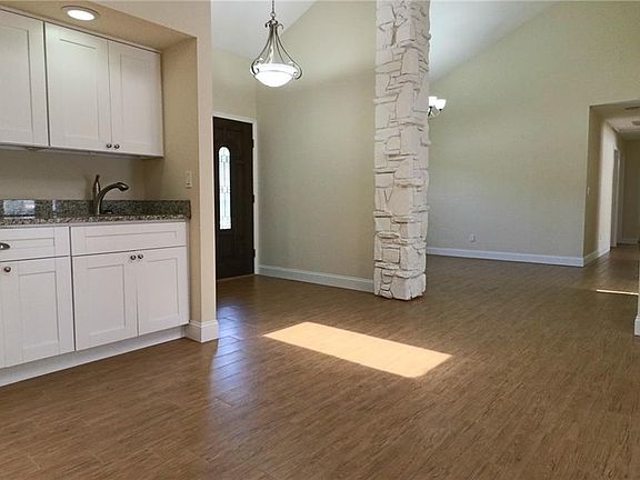 5th image of 1880 Castle Woods Dr
