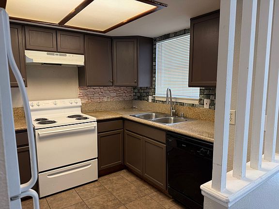 4th image of 3823 S Maryland Pkwy Unit D1