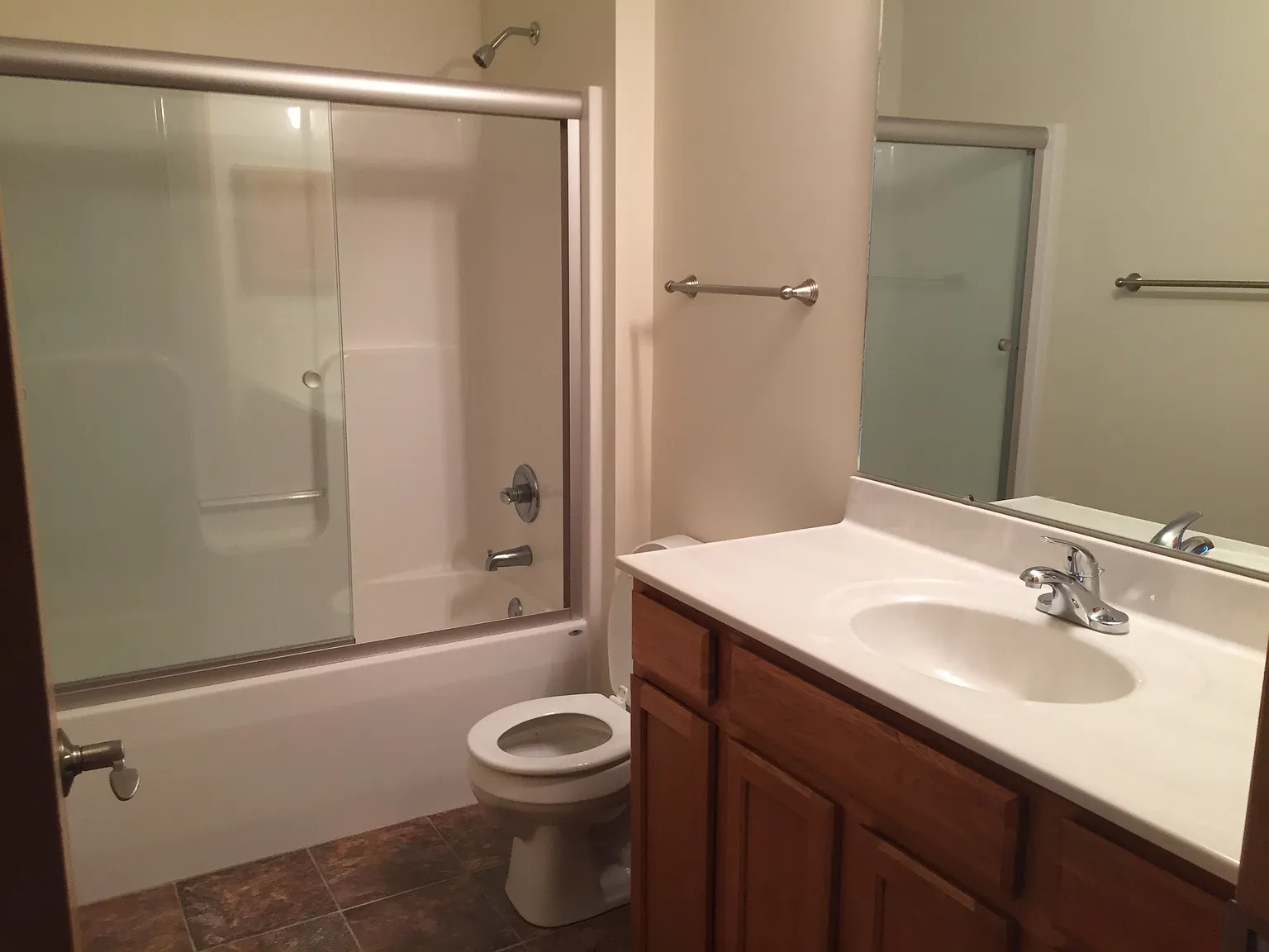 2 bed, 800 sqft, $750 — Photo 4
