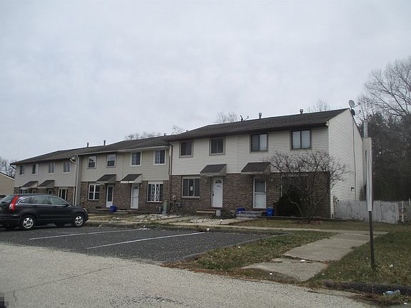 3rd image of 100 Marin Dr
