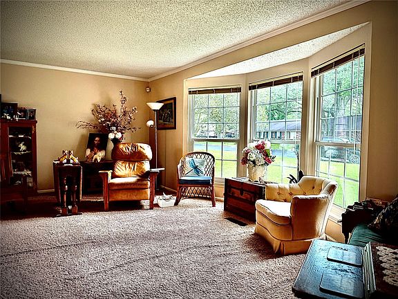 3rd image of 529 Lily Ln