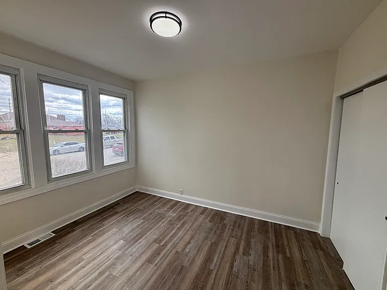 1368 Waite St — Photo 4