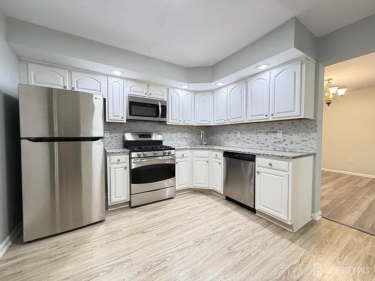 511 Dunn Cir — Photo 9