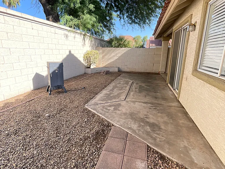 1425 N San Joaquin Dr — Photo 17