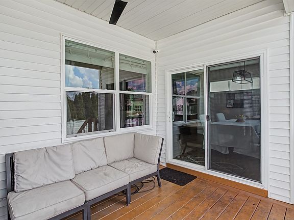5th image of 301 Hawthorne Cir