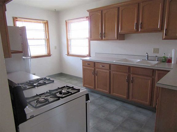 2nd image of 1015 31st St