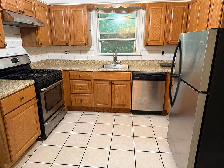 82 Laurel Pl — Photo 3