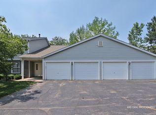 620 Mallard Ct APT C1, Bartlett, IL 60103
