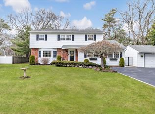 275 Waterford Rd, Oakdale, NY 11769