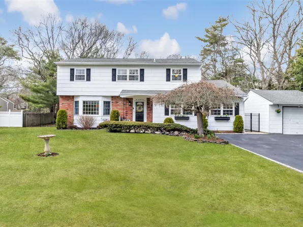 275 Waterford Road, Oakdale, NY 11769