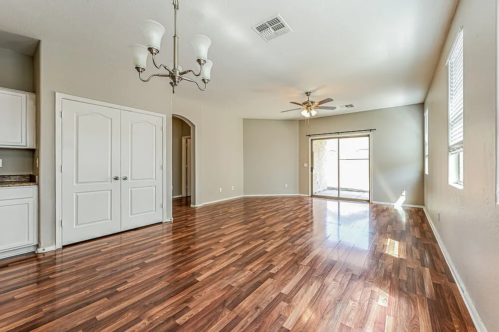 4 bed, 3.0 bath, 1818 sqft, $2,070 — Photo 4
