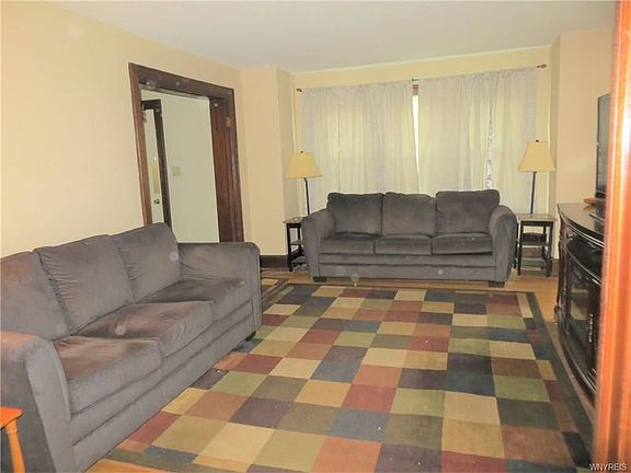 3rd image of 111 Somerton Ave