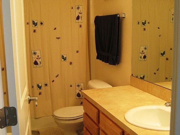 4th image of 422 Oak Ln