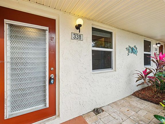 4th image of 338 Lake Evelyn Dr