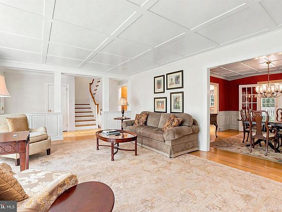 5th image of 209 Hardwicke Ln