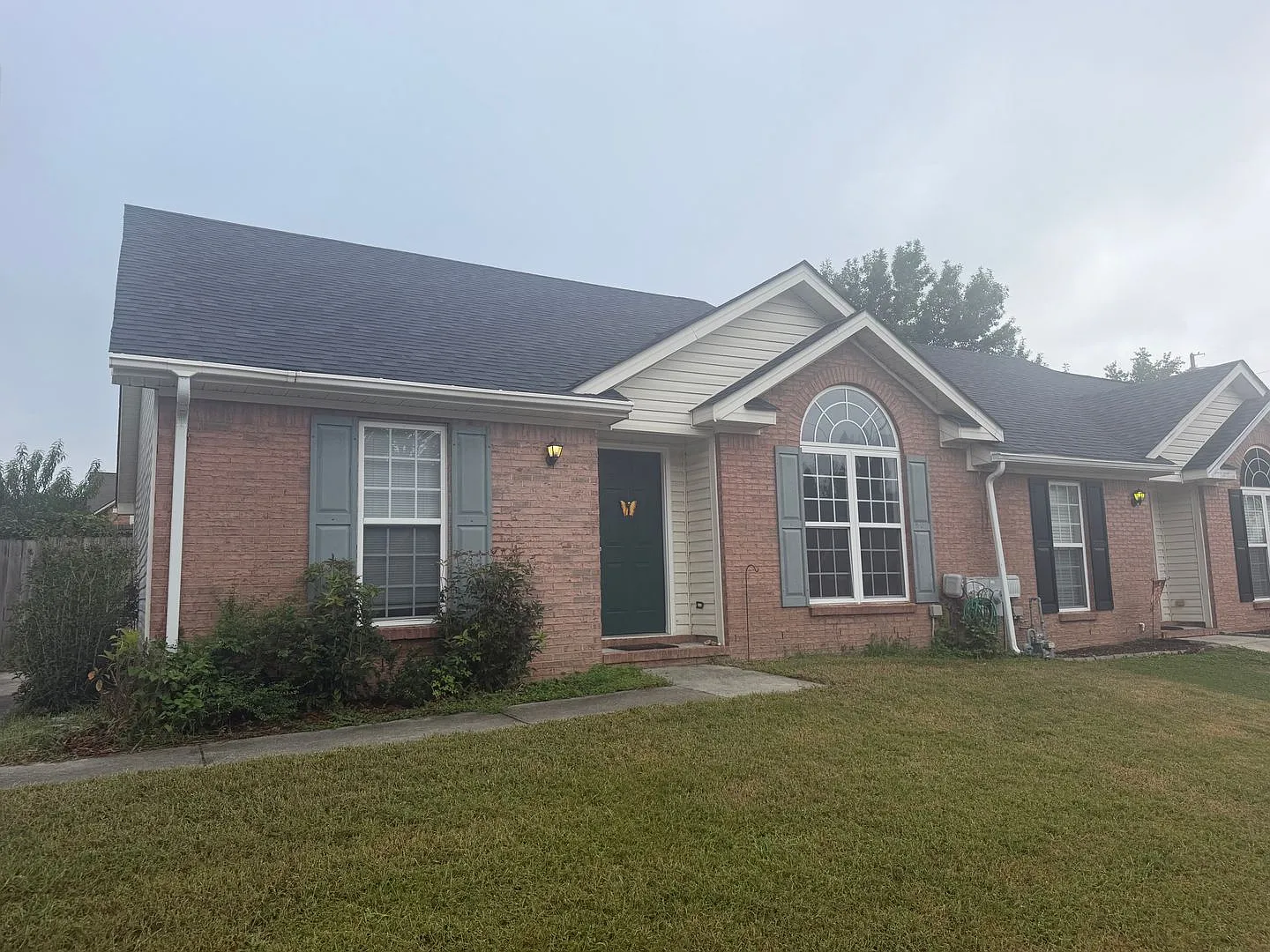 Large 2 Bedroom,2 Bath with fenced yard — Photo 1