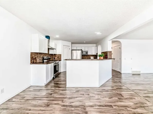 120 SW Springmere Grv, Chestermere, AB T1X 0B5
