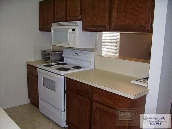 5th image of 6089 Camelot Dr