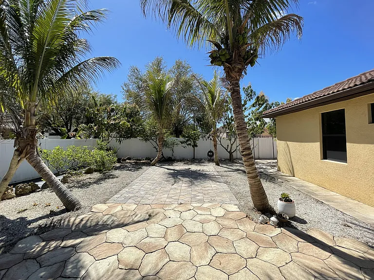 511 SW 7th Pl — Photo 13