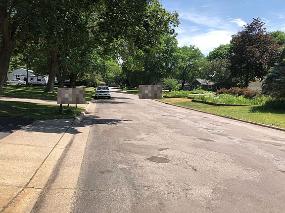 4th image of 904 Pleasant Ave N