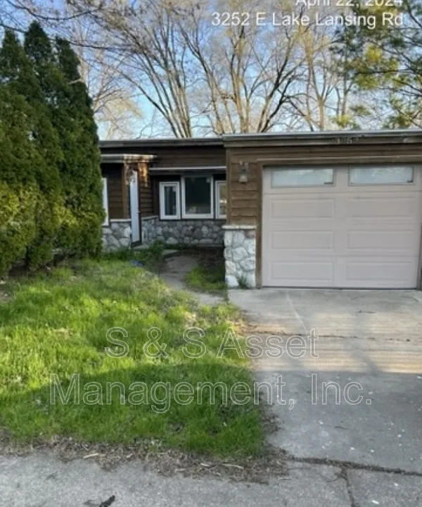 3252 E Lake Lansing Rd