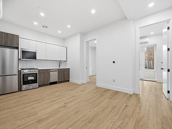 3rd image of 379 Hawthorne St #1R