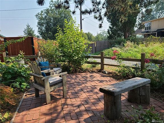 3rd image of 1485 Simpson Ln