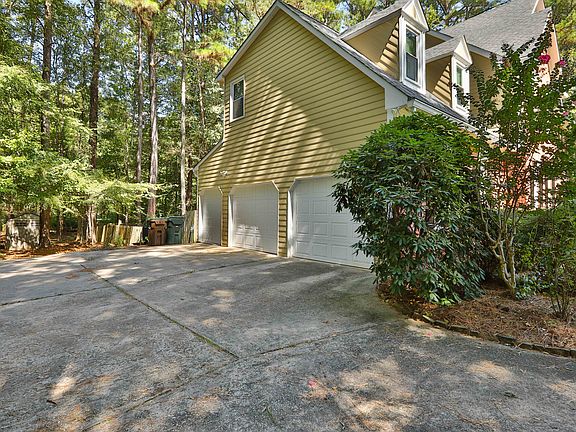 4th image of 805 Natchez Ct