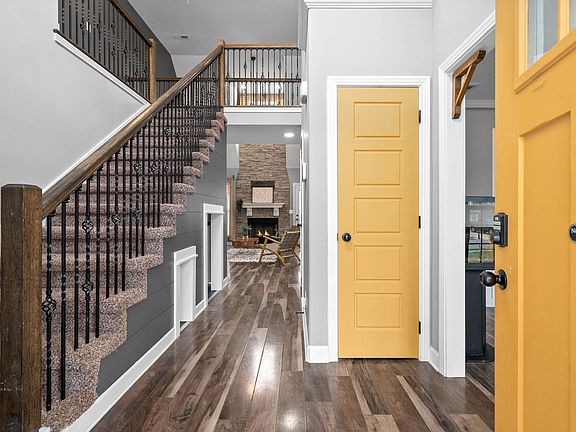 3rd image of 3759 Windhaven Dr