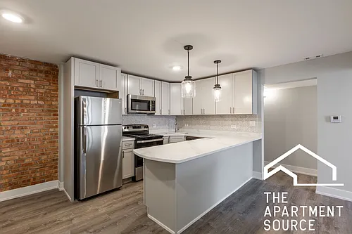 1214 N La Salle Dr Photo 1