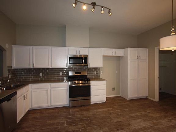 5th image of 280 E Crooked Stick Dr