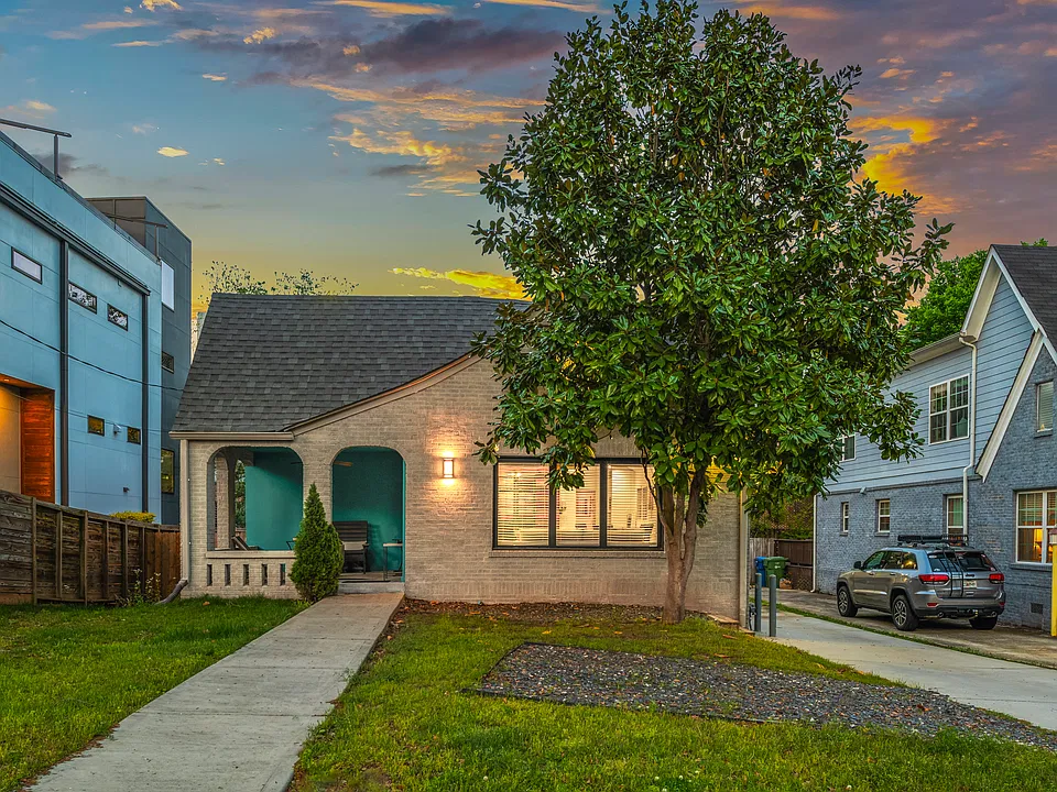 121 Holiday Ave NE