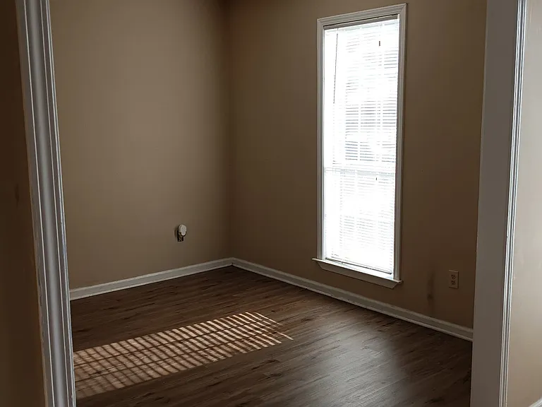 1745 Graceland Cv — Photo 20