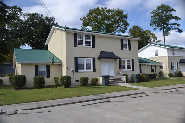 315 Pleasant St