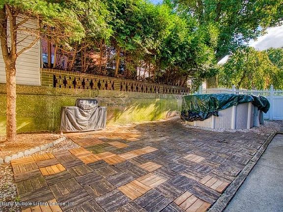 3rd image of 22 Clove Lake Pl