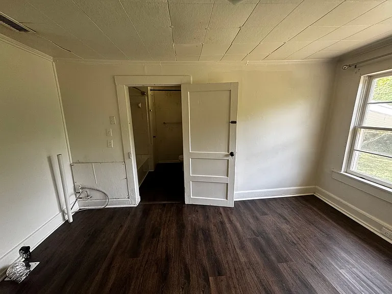 833 Kings Rd — Photo 40